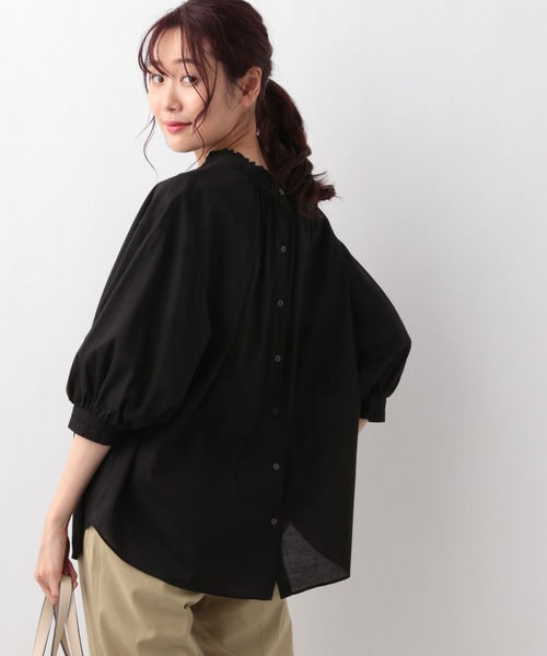 GLOBAL WORK（グローバルワーク）の「フリルスタンドブラウス6分袖/949654（シャツ/ブラウス・レディース・ホワイト/ブラック/その他・MEDIUM/LARGE）」の2枚目の写真