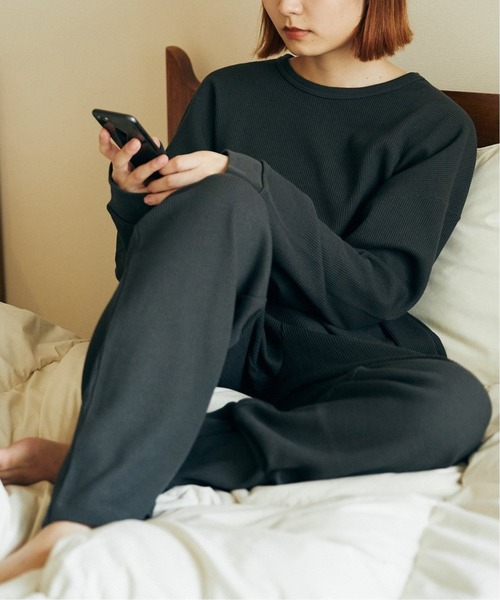 JOURNAL STANDARD（ジャーナルスタンダード）の「【WEB限定】【ロンT+パンツ+巾着袋の3点セット】T/Cワッフル ホームウェア セットアップ（Tシャツ/カットソー・メンズ・グレー/ブラック/キャメル・LARGE/SMALL/MEDIUM）」の2枚目の写真