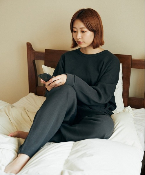 JOURNAL STANDARD（ジャーナルスタンダード）の「【WEB限定】【ロンT+パンツ+巾着袋の3点セット】T/Cワッフル ホームウェア セットアップ（Tシャツ/カットソー・メンズ・グレー/ブラック/キャメル・LARGE/SMALL/MEDIUM）」の4枚目の写真