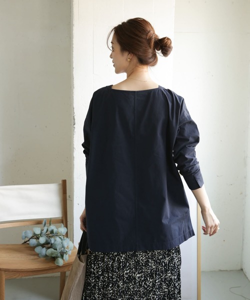 URBAN RESEARCH DOORS（アーバンリサーチドアーズ）の「コットンボートネックワイドブラウス（シャツ/ブラウス・レディース・ネイビー/カーキ/アイボリー・ONE）」の16枚目の写真