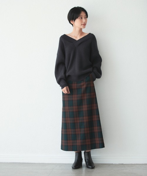 LEPSIM（レプシィム）の「なめらかタッチVニット　957810（ニット/セーター・レディース・グレイッシュベージュ/チャコールグレー/オレンジ・FREE）」の5枚目の写真