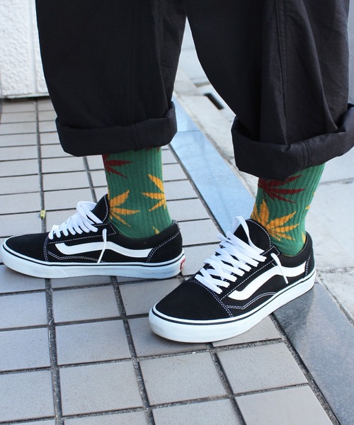 HUF(ハフ)の「【HUF】ハフ GRADIENT LEAVES PLANTLIFE SOCK クルーソックス 靴下 SK00543 SK00725(ソックス/靴下・メンズ・グリーン/ブラック/クリーム/サックスブルー・FREE)」の1枚目の写真