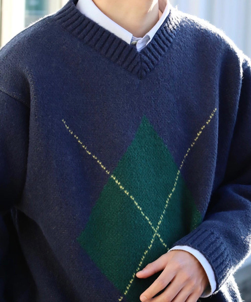 ZIP FIVE（ジップファイブ）の「【ZOZO限定】【風早ゆうた×ZIPFIVE】ビッグアーガイル Ｖネック  リラックスニット バックデザイン付き【ユニセックス】（ニット/セーター・メンズ・アイボリー/ネイビー・SMALL/LARGE/MEDIUM）」の3枚目の写真