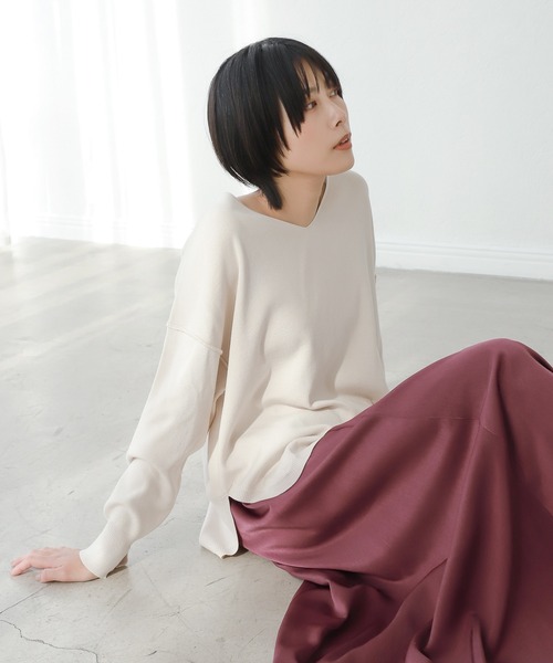LAKOLE(ラコレ)の「12Gレーヨン総針編みVネックニット / 239484(ニット/セーター・レディース・ネイビー/マスタード/サンドグレー/アイボリー/バーガンディー・SMALL/MEDIUM)」の3枚目の写真