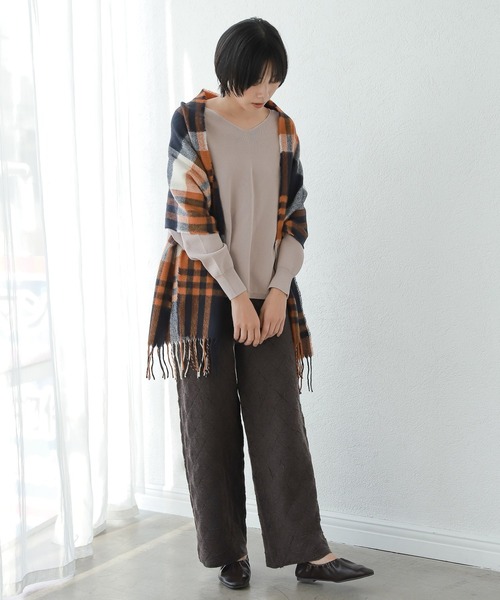 LAKOLE(ラコレ)の「12Gレーヨン総針編みVネックニット / 239484(ニット/セーター・レディース・ネイビー/マスタード/サンドグレー/アイボリー/バーガンディー・SMALL/MEDIUM)」の9枚目の写真