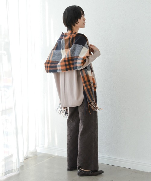 LAKOLE(ラコレ)の「12Gレーヨン総針編みVネックニット / 239484(ニット/セーター・レディース・ネイビー/マスタード/サンドグレー/アイボリー/バーガンディー・SMALL/MEDIUM)」の11枚目の写真