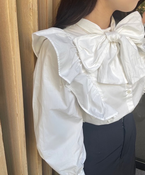 one after another NICE CLAUP(ワンアフターアナザーナイスクラップ)の「ボウタイ取り外し可能 ビッグリボンフリルブラウス(シャツ/ブラウス・レディース・ネイビー/オフホワイト/ブルー系その他/ブルー系その他2/サックスブルー/ネイビー系/チェック・FREE)」の11枚目の写真