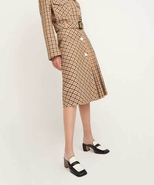 CHARLES & KEITH(チャールズ & キース)の「クロックエフェクト ブロックヒールローファーミュール / Croc-Effect Block Heel Loafer Mules(サンダル・レディース・ブラック/イエロー系その他3・22.5cm/23cm/23.5cm/24.5cm/25cm/25.5cm/22cm)」の5枚目の写真