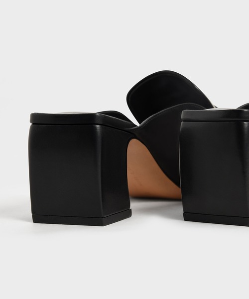 CHARLES & KEITH(チャールズ & キース)の「クロックエフェクト ブロックヒールローファーミュール / Croc-Effect Block Heel Loafer Mules(サンダル・レディース・ブラック/イエロー系その他3・22.5cm/23cm/23.5cm/24.5cm/25cm/25.5cm/22cm)」の8枚目の写真