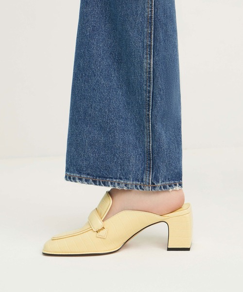 CHARLES & KEITH(チャールズ & キース)の「クロックエフェクト ブロックヒールローファーミュール / Croc-Effect Block Heel Loafer Mules(サンダル・レディース・ブラック/イエロー系その他3・22.5cm/23cm/23.5cm/24.5cm/25cm/25.5cm/22cm)」の10枚目の写真