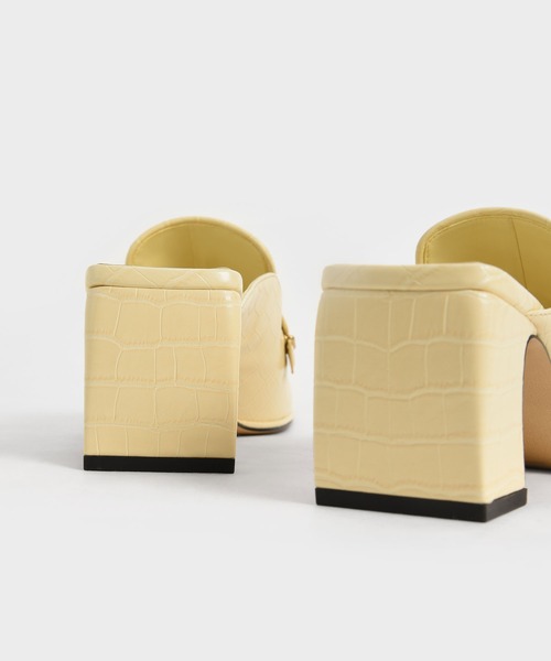 CHARLES & KEITH(チャールズ & キース)の「クロックエフェクト ブロックヒールローファーミュール / Croc-Effect Block Heel Loafer Mules(サンダル・レディース・ブラック/イエロー系その他3・22.5cm/23cm/23.5cm/24.5cm/25cm/25.5cm/22cm)」の15枚目の写真