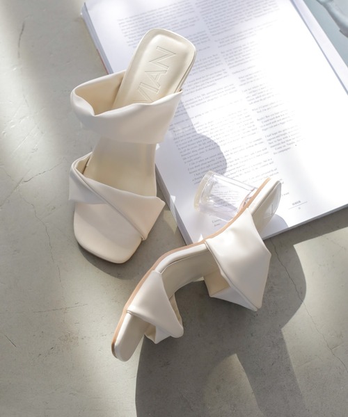 VIVIAN（ヴィヴィアン）の「ダブルツイストベルトクリアヒールミュールサンダル（サンダル・レディース・ブルー/グレー系その他7/ブラック/アイボリー・L/LL/M/S）」の2枚目の写真