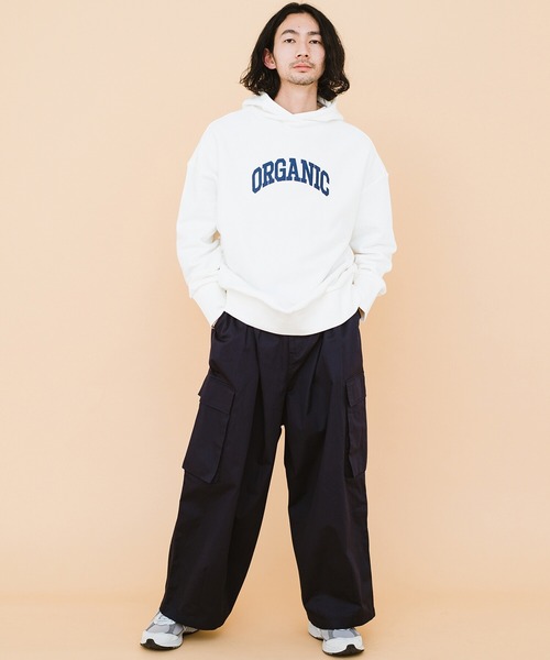 haco!（ハコ）の「楽ちんな服こそかっこつけたい！ＰＢＰオーガニックコットン　カレッジロゴ風スウェットパーカー（ユニセックス）（パーカー・レディース・オフホワイト/グレイッシュベージュ・1/2/3）」の8枚目の写真