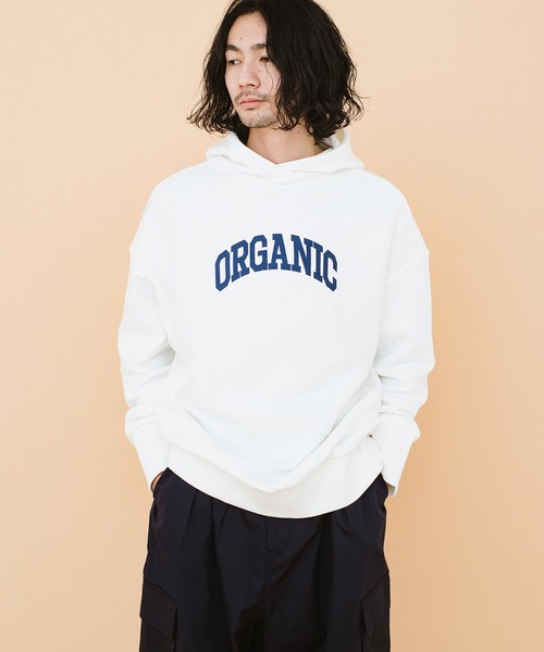 haco!（ハコ）の「楽ちんな服こそかっこつけたい！ＰＢＰオーガニックコットン　カレッジロゴ風スウェットパーカー（ユニセックス）（パーカー・レディース・オフホワイト/グレイッシュベージュ・1/2/3）」の9枚目の写真