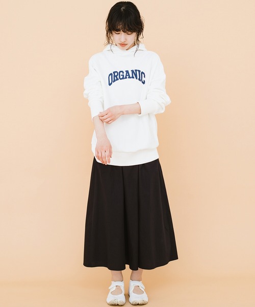 haco!（ハコ）の「楽ちんな服こそかっこつけたい！ＰＢＰオーガニックコットン　カレッジロゴ風スウェットパーカー（ユニセックス）（パーカー・レディース・オフホワイト/グレイッシュベージュ・1/2/3）」の13枚目の写真