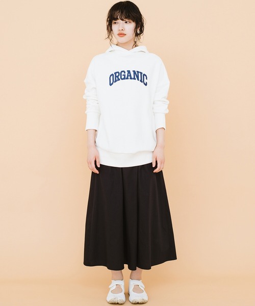 haco!（ハコ）の「楽ちんな服こそかっこつけたい！ＰＢＰオーガニックコットン　カレッジロゴ風スウェットパーカー（ユニセックス）（パーカー・レディース・オフホワイト/グレイッシュベージュ・1/2/3）」の14枚目の写真