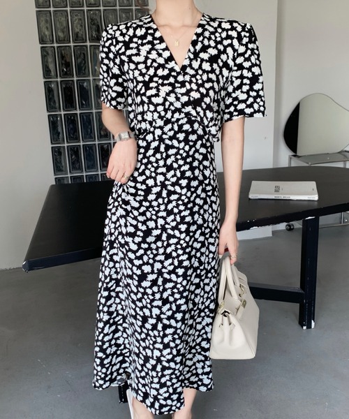 セール Vネックフラワーロングワンピース ワンピース Emi エミプラス のファッション通販 Zozotown