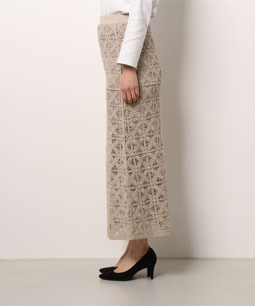 mysty woman(ミスティウーマン)の「モチーフシシュウスカート 275424(スカート・レディース・ブラック/ベージュ/アイボリー・FREE)」の4枚目の写真