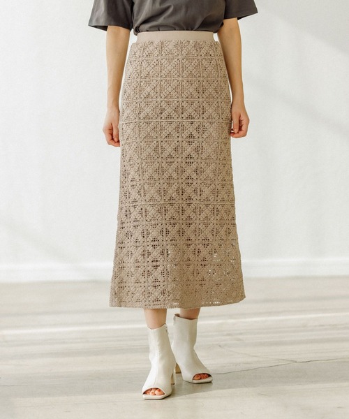 mysty woman(ミスティウーマン)の「モチーフシシュウスカート 275424(スカート・レディース・ブラック/ベージュ/アイボリー・FREE)」の1枚目の写真