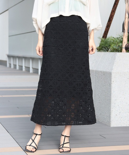 mysty woman(ミスティウーマン)の「モチーフシシュウスカート 275424(スカート・レディース・ブラック/ベージュ/アイボリー・FREE)」の3枚目の写真