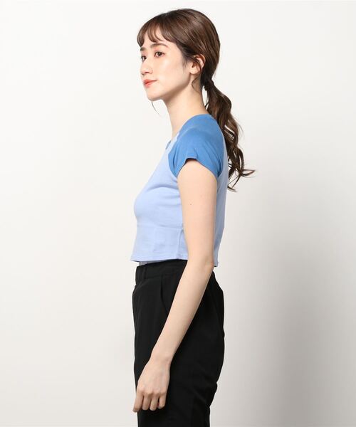 Guess（ゲス）の「GUESS Originals Raglan Baby Tee（Tシャツ/カットソー・レディース・ブルー/ホワイト・SMALL/MEDIUM/X-SMALL）」の10枚目の写真