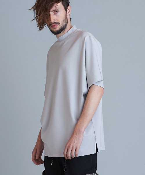 NO ID.(ノーアイディ)の「mt7850-ドルマンスリーブモックネックT Tシャツ(Tシャツ/カットソー・メンズ・ベージュ/ブラック/グレー/ホワイト・ONE SIZE)」の2枚目の写真