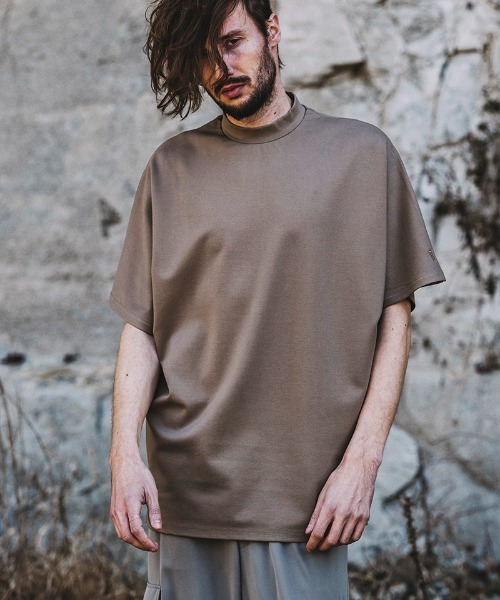 NO ID.(ノーアイディ)の「mt7850-ドルマンスリーブモックネックT Tシャツ(Tシャツ/カットソー・メンズ・ベージュ/ブラック/グレー/ホワイト・ONE SIZE)」の5枚目の写真