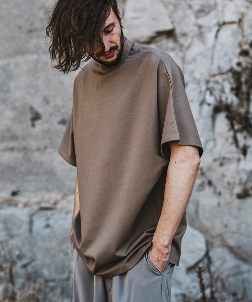 NO ID.(ノーアイディ)の「mt7850-ドルマンスリーブモックネックT Tシャツ(Tシャツ/カットソー・メンズ・ベージュ/ブラック/グレー/ホワイト・ONE SIZE)」の22枚目の写真