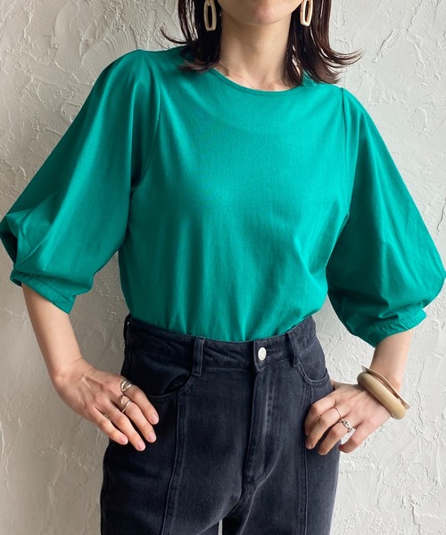 She's Closet（シーズクローゼット）の「綿天竺ボリューム袖ランタンスリーブショート丈半袖Tシャツ（Tシャツ/カットソー・レディース・グリーン/オレンジ/ピンク/ブラック/ホワイト・FREE）」の3枚目の写真