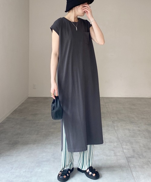 She's Closet(シーズクローゼット)の「クルーネックヘビーウェイトフレンチスリーブロングTシャツワンピース(ワンピース・レディース・ホワイト/ブラック/モカ/チャコール・FREE)」の3枚目の写真