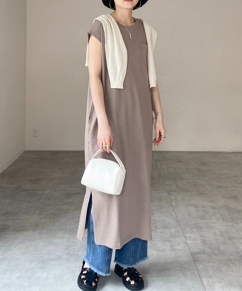 She's Closet(シーズクローゼット)の「クルーネックヘビーウェイトフレンチスリーブロングTシャツワンピース(ワンピース・レディース・ホワイト/ブラック/モカ/チャコール・FREE)」の4枚目の写真