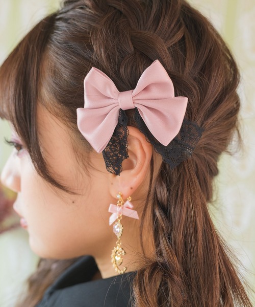 ROJITA(ロジータ)の「マットサテンレース付リボンツインクリップ(バレッタ/ヘアクリップ・レディース・パープル/ピンク/ブラック・FREE)」の9枚目の写真