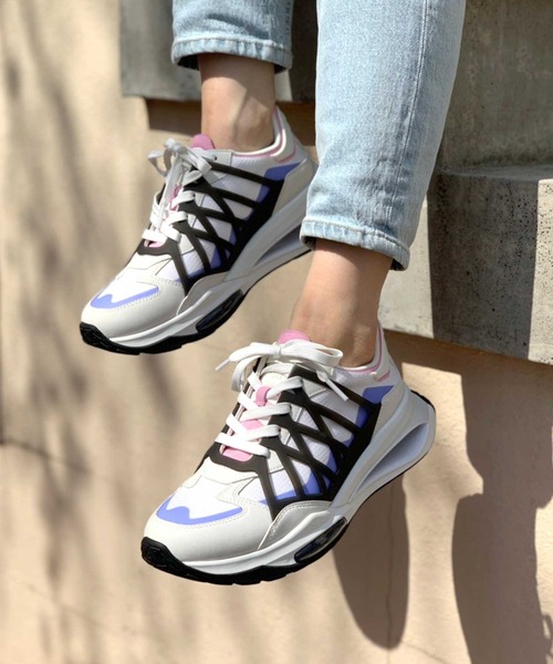 ASH(アッシュ)の「【FUTURA200】ハイテクローカットスニーカー(スニーカー・レディース・ホワイト/ブラック/マルチ・35/38/39/36/37)」の1枚目の写真