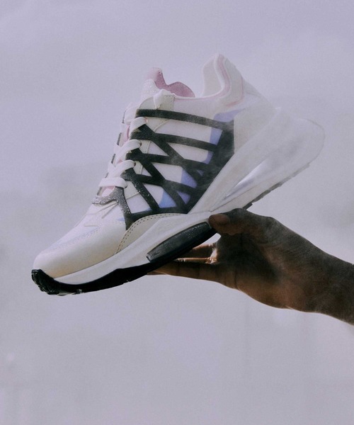 ASH(アッシュ)の「【FUTURA200】ハイテクローカットスニーカー(スニーカー・レディース・ホワイト/ブラック/マルチ・35/38/39/36/37)」の4枚目の写真