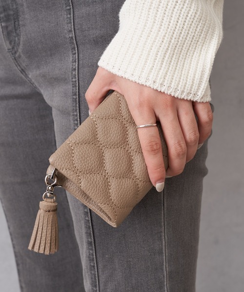 Beau're（ヴュレ）の「BEAURE｜牛革キルティング 2つ折り財布（財布・レディース・ブラック/ピンク/グリーン/ベージュ/イエロー/グリーン系その他/オレンジ・フリー）」の2枚目の写真