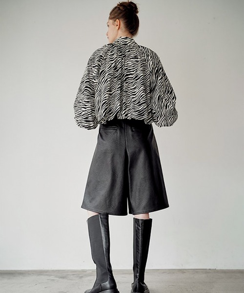 MECRE（メクル）の「フェイクレザーハーフパンツ（その他パンツ・レディース・ブラック/ワイン・S/M）」の8枚目の写真