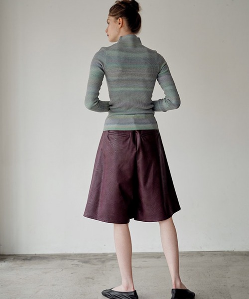 MECRE（メクル）の「フェイクレザーハーフパンツ（その他パンツ・レディース・ブラック/ワイン・S/M）」の4枚目の写真