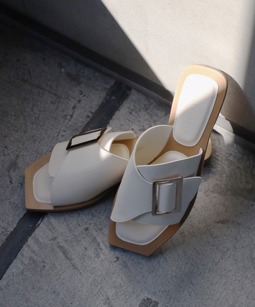 Bonjour Sagan（ボンジュールサガン）の「バックルフラットミュール（サンダル・レディース・オフホワイト・M/L）」の5枚目の写真