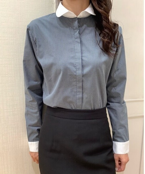 TOKYO SHIRTS(トウキョウシャツ)の「形態安定ノーアイロン ラウンド衿 長袖ビジネスワイシャツ(ビジネスシャツ・レディース・ダークネイビー・S/M/L/LL)」の11枚目の写真