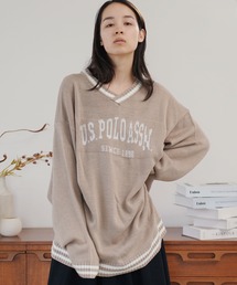 U.S. POLO ASSN.（ユーエスポロアッスン）の「U.S. POLO ASSN. / ユーエスポロアッスン 別注 コラボ オーバーサイズ ロゴ ジャガード Vネックチルデン ニット（ニット/セーター・メンズ）」