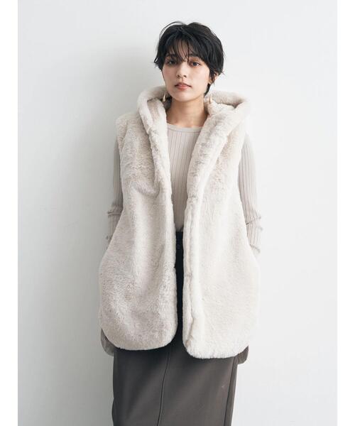 YECCA VECCA ブラックファー　キルティングフーディージレ　ベスト YECCA VECCA（イェッカヴェッカ）の「ファー×キルティングフーディー