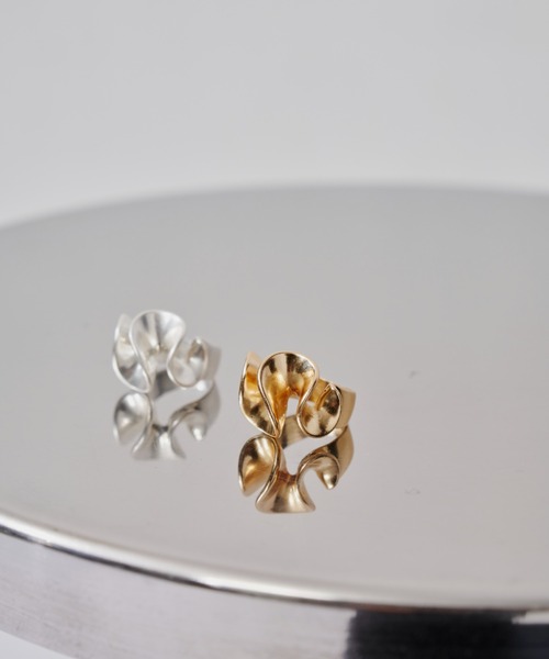 Aunt Marie's（アントマリーズ）の「フリルモチーフボリュームリング / ウェーブリング（リング・レディース・ゴールド/シルバー・FREE）」の3枚目の写真