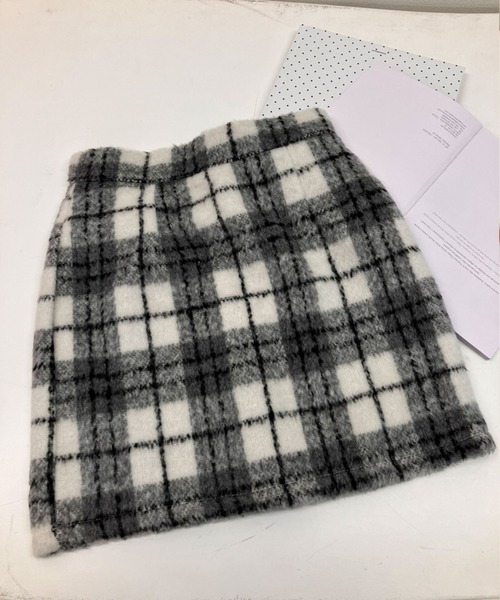 SPIGA(スピーガ)の「起毛チェックタイトスカート(スカート・レディース・ブラック/イエロー・SMALL/MEDIUM)」の3枚目の写真