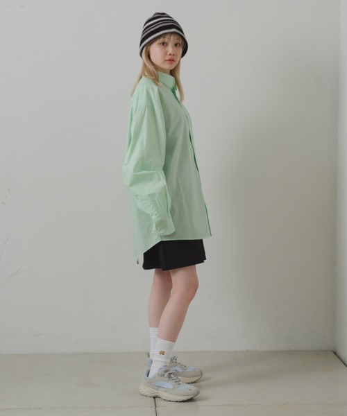 WHIMSIC(ウィムジック)の「【UNISEX/新色追加】ポプリンオーバーサイズシャツ(シャツ/ブラウス・メンズ・ブルー/グリーン/ピンク/グリーン系その他/ブルー系その他2/サックスブルー・FREE)」の8枚目の写真