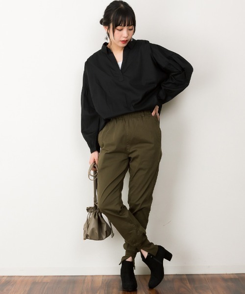 atONE(アットワン)の「atONE 裾スリットジョガーパンツ(その他パンツ・レディース・ブラック/カーキ/ベージュ・M/L/3L/LL/4L)」の15枚目の写真