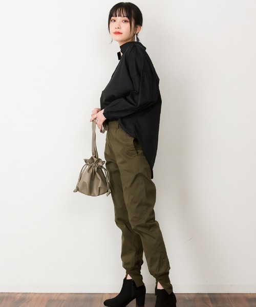 atONE(アットワン)の「atONE 裾スリットジョガーパンツ(その他パンツ・レディース・ブラック/カーキ/ベージュ・M/L/3L/LL/4L)」の16枚目の写真