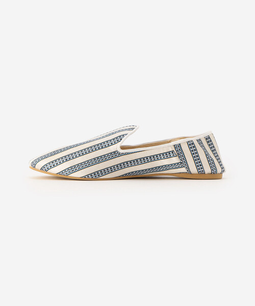 Bshop(ビショップ)の「LIWAN | サテンバブーシュ WOMEN(その他シューズ・レディース・ホワイト系その他/ブルー系その他・36/37/38)」の5枚目の写真