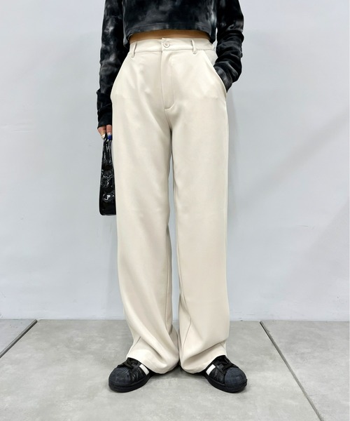 WHO'S WHO gallery（フーズフーギャラリー）の「ストレートスラックス（スラックス・レディース・チャコールグレー/ブラック/レッド/オフホワイト/ピンク・FREE）」の2枚目の写真