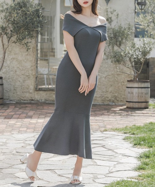 Julia Boutique(ジュリアブティック)の「デコルテオープンノースリーブマーメイドニットワンピース/23062(ワンピース・レディース・グレイッシュブルー/ピンク/グレー系・ONE)」の3枚目の写真