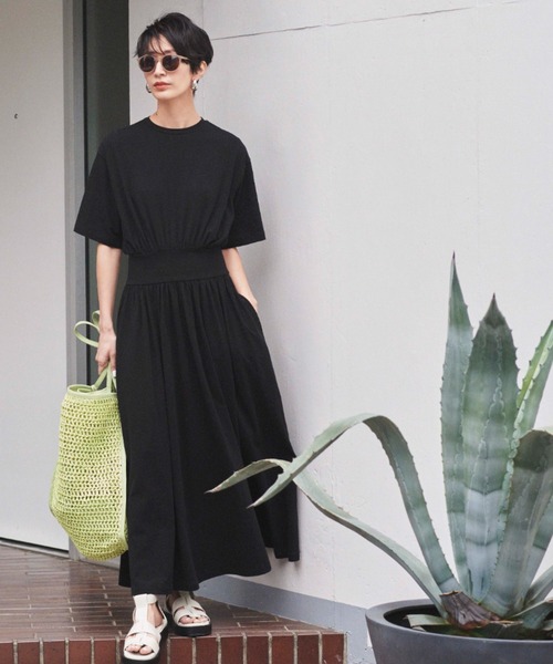 Mila Owen（ミラオーウェン）の「ウエストギャザーカットマキシ